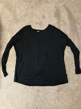 Ingrid & Isabel Black Long-Sleeve Wrap-Front Nursing Top Size S
